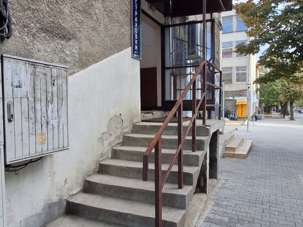 Дава се под наем Офис в Казанлък - 21 кв.м за 163.2 € - Снимка #1