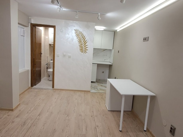 Дава се под наем Магазин в Варна, Базар Левски - 25 кв.м за 229.5 € - Снимка #1