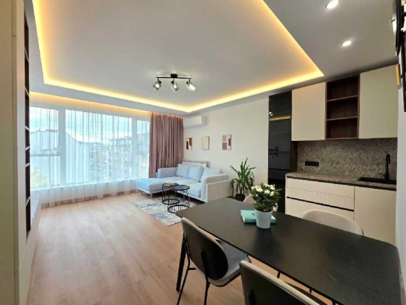 Дава се под наем Двустаен апартамент в София, Витоша - 62 кв.м за 598.23 € - Снимка #1