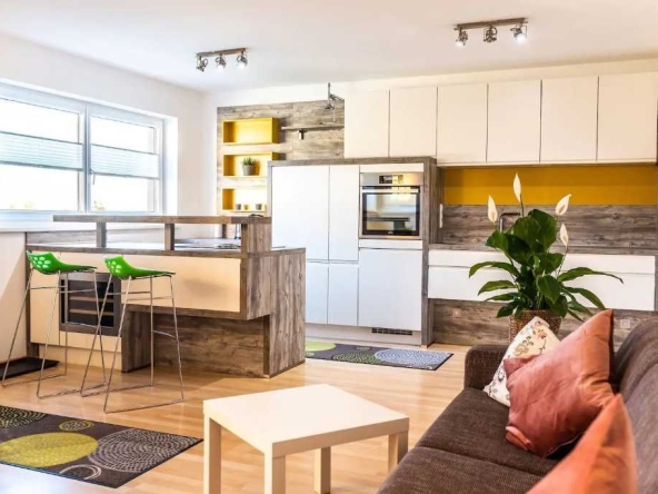 Дава се под наем Тристаен апартамент в Пловдив, Западен - 112 кв.м за 250 € - Снимка #1