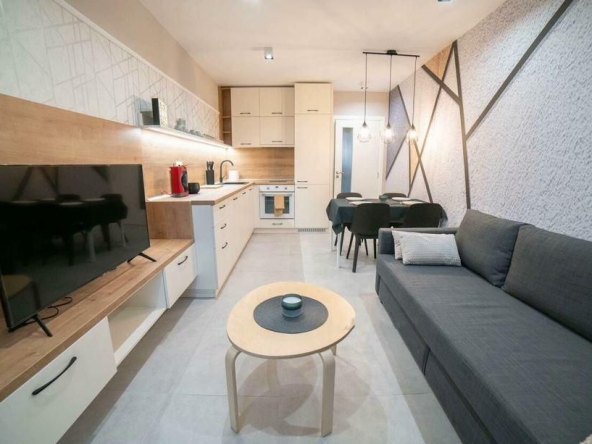 Дава се под наем Двустаен апартамент в Бургас, Възраждане - 65 кв.м за 765 € - Снимка #1