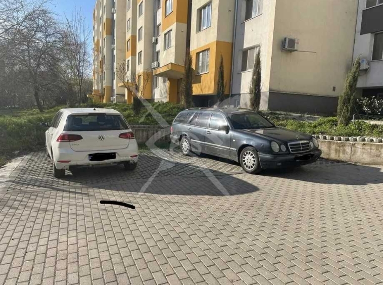 Гараж / Паркомясто в Бургас, Изгрев - 20 кв.м за 281 €/кв.м - Снимка #1