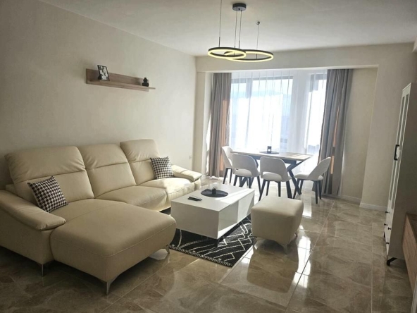 Дава се под наем Тристаен апартамент в Пловдив, Младежки Хълм - 130 кв.м за 1100 € - Снимка #1