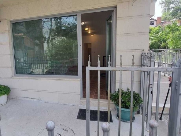 Дава се под наем Офис в София, Център - 50 кв.м за 300 € - Снимка #1