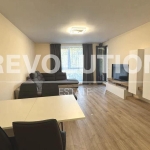 Дава се под наем Тристаен апартамент в Варна, Младост 1 - 95 кв.м за 750 € - Снимка #1