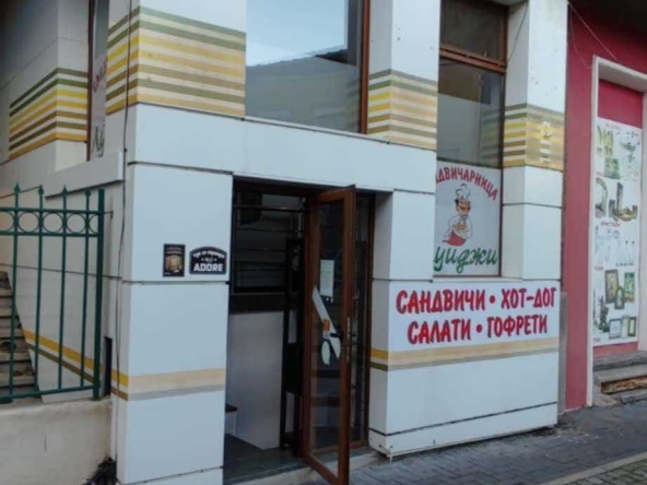 Дава се под наем Магазин в Бургас, Център - 30 кв.м за 255 € - Снимка #1