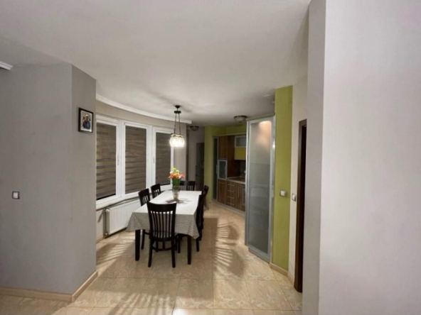 Дава се под наем Тристаен апартамент в София, Оборище - 125 кв.м за 800 € - Снимка #1