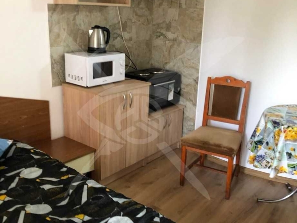 Дава се под наем Едностаен апартамент в к.к. Св.Св. Константин и Елена - 27 кв.м за 300 € - Снимка #1