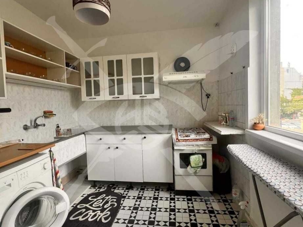 Дава се под наем Двустаен апартамент в Варна, Център - 88 кв.м за 598.23 € - Снимка #1
