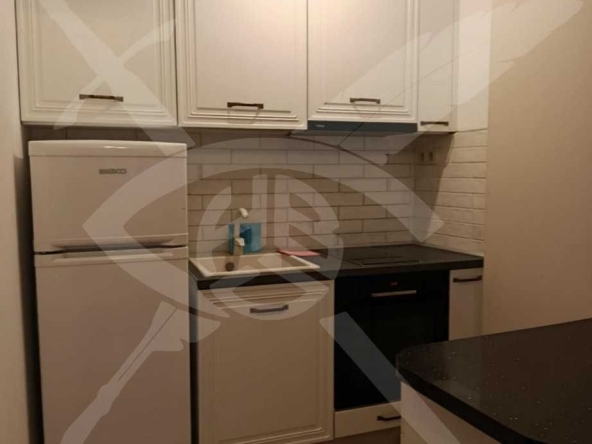 Дава се под наем Тристаен апартамент в Варна, Център - 72 кв.м за 797.64 € - Снимка #1