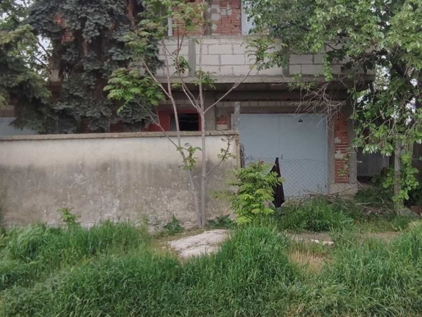 Дава се под наем Къща в с. Пъдарско, Област Пловдив - 300 кв.м за 45000 € - Снимка #1