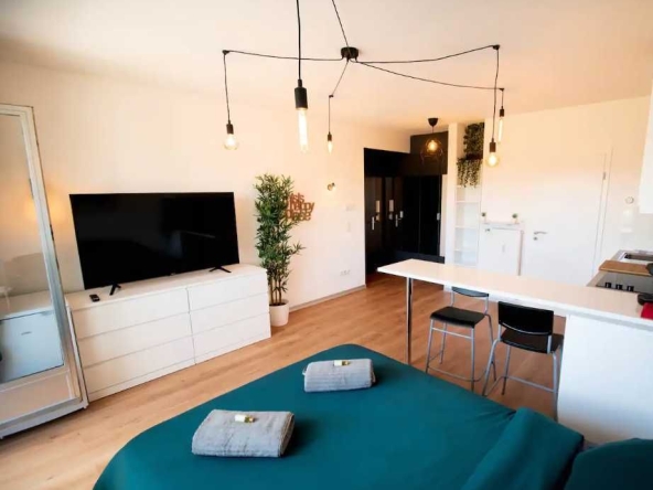 Дава се под наем Едностаен апартамент в Пловдив, Остромила - 40 кв.м за 219.3 € - Снимка #1