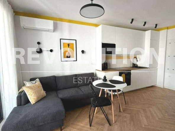 Дава се под наем Едностаен апартамент в к.к. Св.Св. Константин и Елена - 40 кв.м за 600 € - Снимка #1