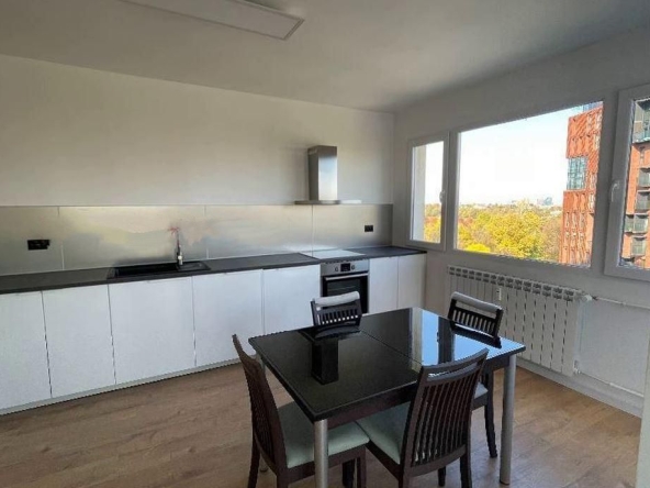 Дава се под наем Тристаен апартамент в София, Стрелбище - 90 кв.м за 950 € - Снимка #1