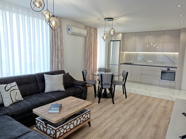 Дава се под наем Тристаен апартамент в Пловдив, Остромила - 116 кв.м за 765 € - Снимка #1