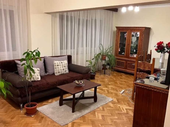 Дава се под наем Тристаен апартамент в Пловдив, Съдийски - 90 кв.м за 346.8 € - Снимка #1