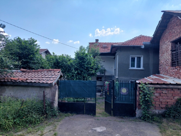 Къща в с. Ярлово, Област София-област - 100 кв.м за 520 €/кв.м - Снимка #1