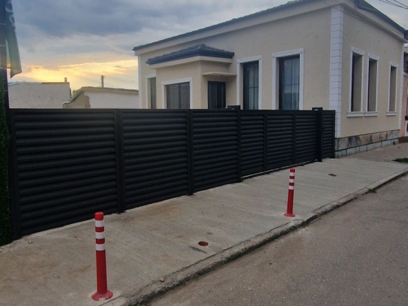 Къща в Силистра, Център - 650 кв.м за 196 €/кв.м - Снимка #1