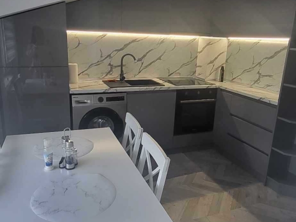 Дава се под наем Тристаен апартамент в София, Триъгълника - 78 кв.м за 747.66 € - Снимка #1