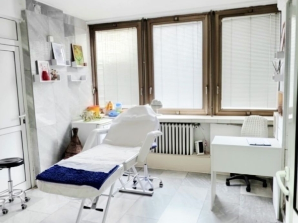 Дава се под наем Офис в София, Център - 30 кв.м за 348.84 € - Снимка #1