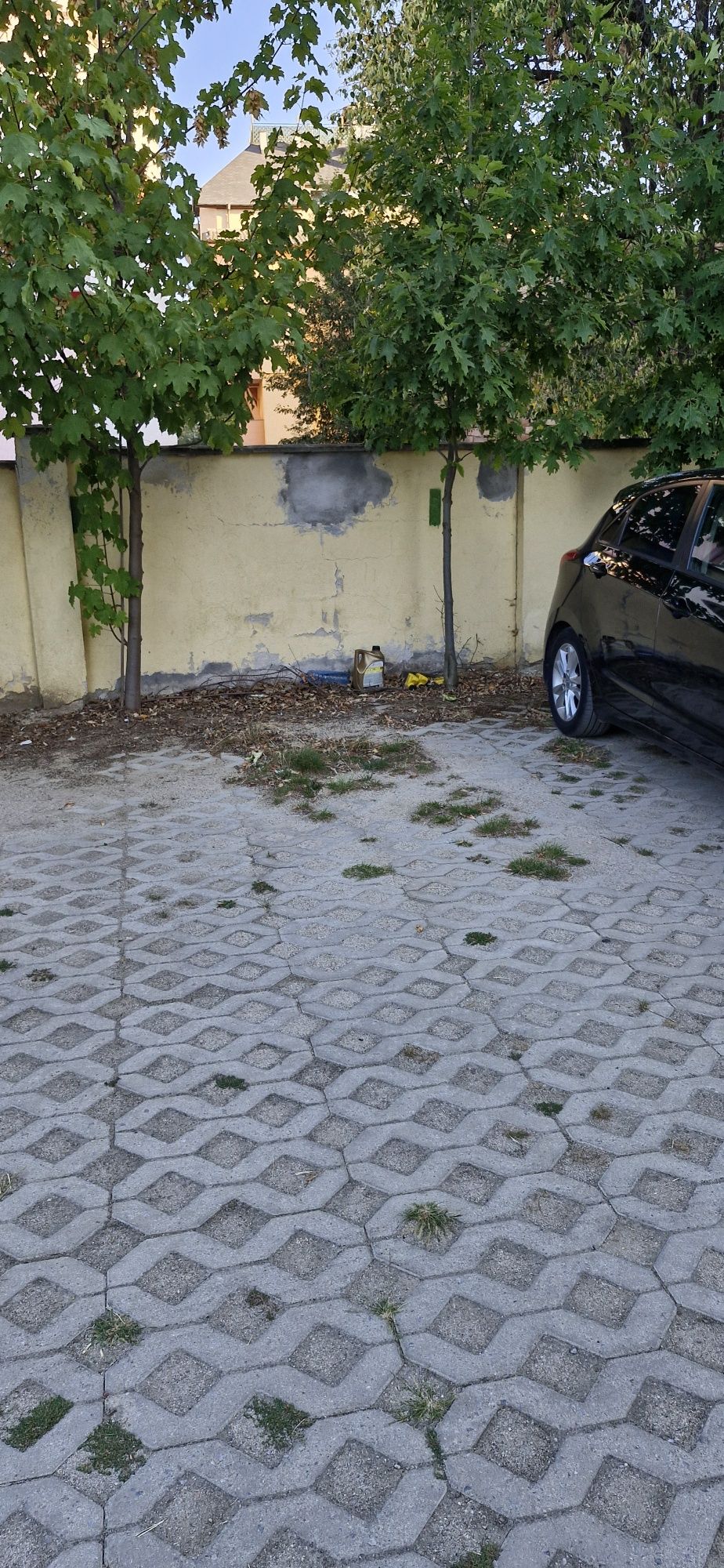Дава се под наем Гараж / Паркомясто в София, Овча купел 1 - 15 кв.м за 40.8 € - Снимка #1