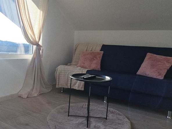 Дава се под наем Двустаен апартамент в Варна, Аспарухово - 60 кв.м за 298.86 € - Снимка #1