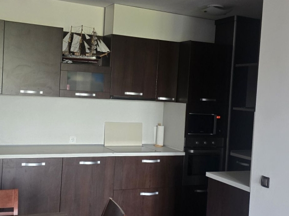 Дава се под наем Тристаен апартамент в Русе, Хъшове - 120 кв.м за 663 € - Снимка #1