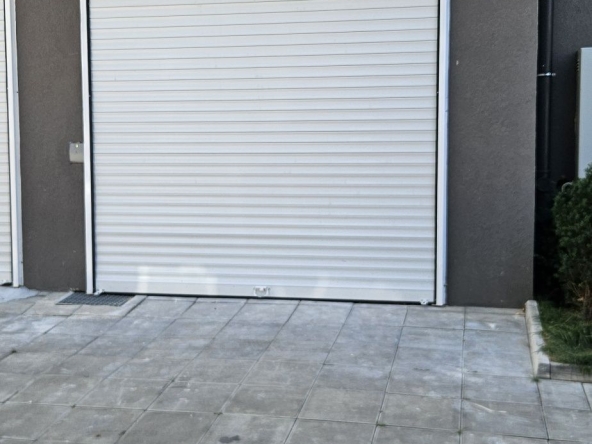 Дава се под наем Гараж / Паркомясто в София, Зона Б-5 - 20 кв.м за 178.5 € - Снимка #1