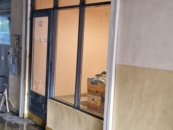 Дава се под наем Магазин в Пловдив, Централна гара - 11 кв.м за 153 € - Снимка #1