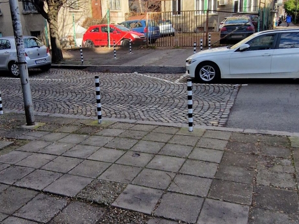 Дава се под наем Гараж / Паркомясто в София, Зона Б-5 - 15 кв.м за 119.34 € - Снимка #1