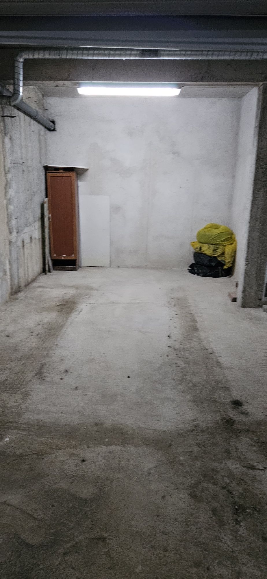 Дава се под наем Гараж / Паркомясто в София, Люлин 1 - 22 кв.м за 99.45 € - Снимка #1