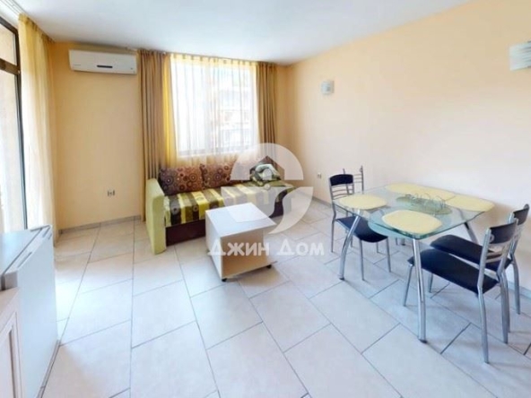 Двустаен апартамент в к.к. Слънчев бряг - 61 кв.м за 1181 €/кв.м - Снимка #1