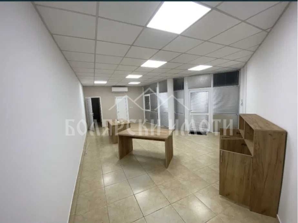 Дава се под наем Магазин в Велико Търново, Център - 52 кв.м за 218 € - Снимка #1