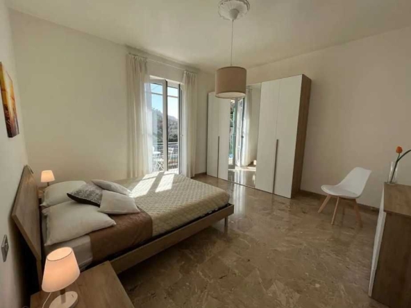 Дава се под наем Двустаен апартамент в Пловдив, Остромила - 65 кв.м за 298.86 € - Снимка #1