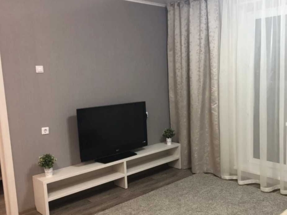 Дава се под наем Двустаен апартамент в Пловдив, Център - 45 кв.м за 142.8 € - Снимка #1