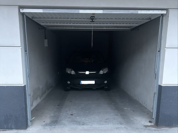 Дава се под наем Гараж / Паркомясто в София, Хладилника - 24 кв.м за 64.77 € - Снимка #1