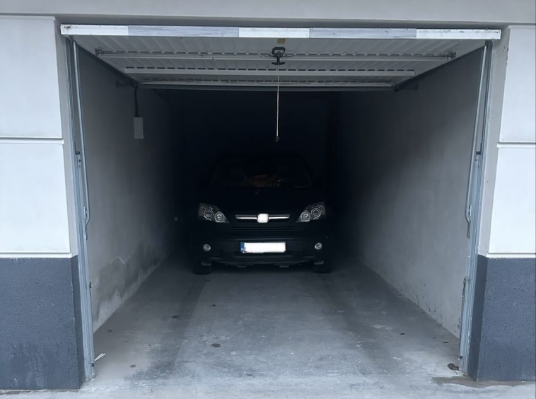 Дава се под наем Гараж / Паркомясто в София, Хладилника - 24 кв.м за 64.77 € - Снимка #1