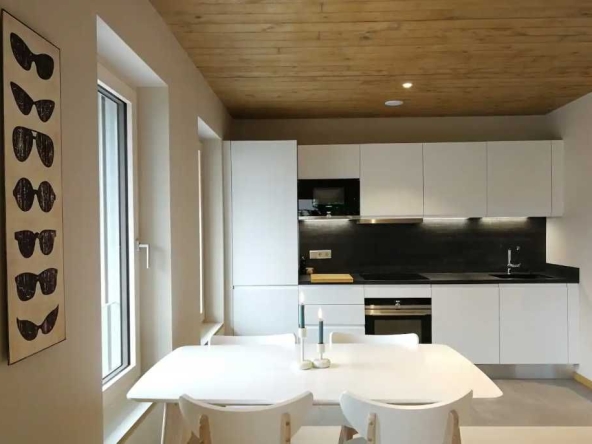 Дава се под наем Двустаен апартамент в Пловдив, Изгрев - 65 кв.м за 306 € - Снимка #1