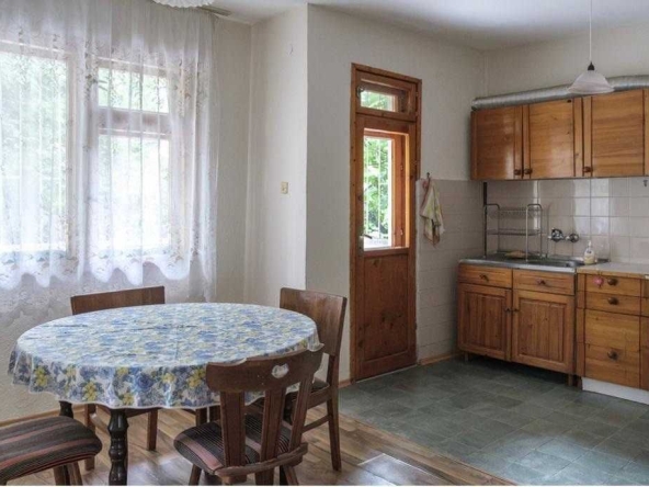 Дава се под наем Тристаен апартамент в Пловдив, Кючук Париж - 117 кв.м за 357 € - Снимка #1