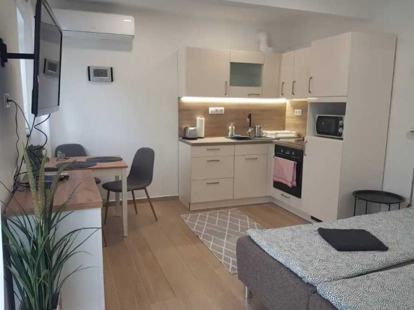 Дава се под наем Едностаен апартамент в Пловдив, Кършияка - 40 кв.м за 219.3 € - Снимка #1