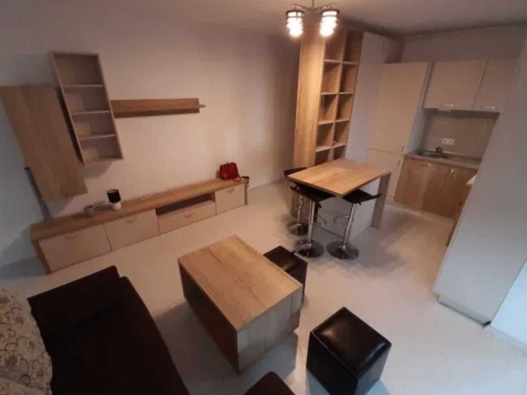 Дава се под наем Тристаен апартамент в Пловдив, Център - 78 кв.м за 224.4 € - Снимка #1