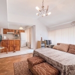 Четиристаен апартамент в Варна, Колхозен пазар - 93 кв.м за 1301 €/кв.м - Снимка #1