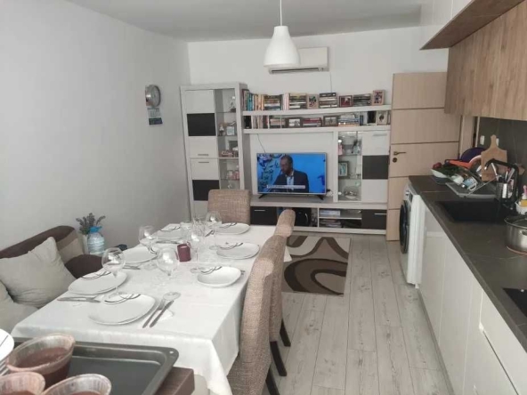 Дава се под наем Тристаен апартамент в Бургас, Меден рудник - зона А - 65 кв.м за 357 € - Снимка #1