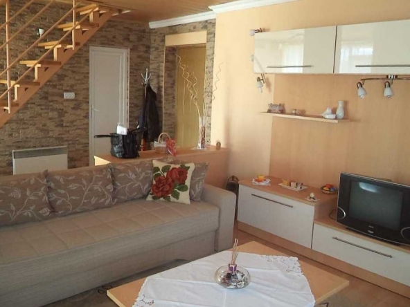 Дава се под наем Тристаен апартамент в Пловдив, Старият град - 90 кв.м за 255 € - Снимка #1