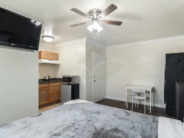 Дава се под наем Двустаен апартамент в Пловдив, Тракия - 70 кв.м за 318.75 € - Снимка #1