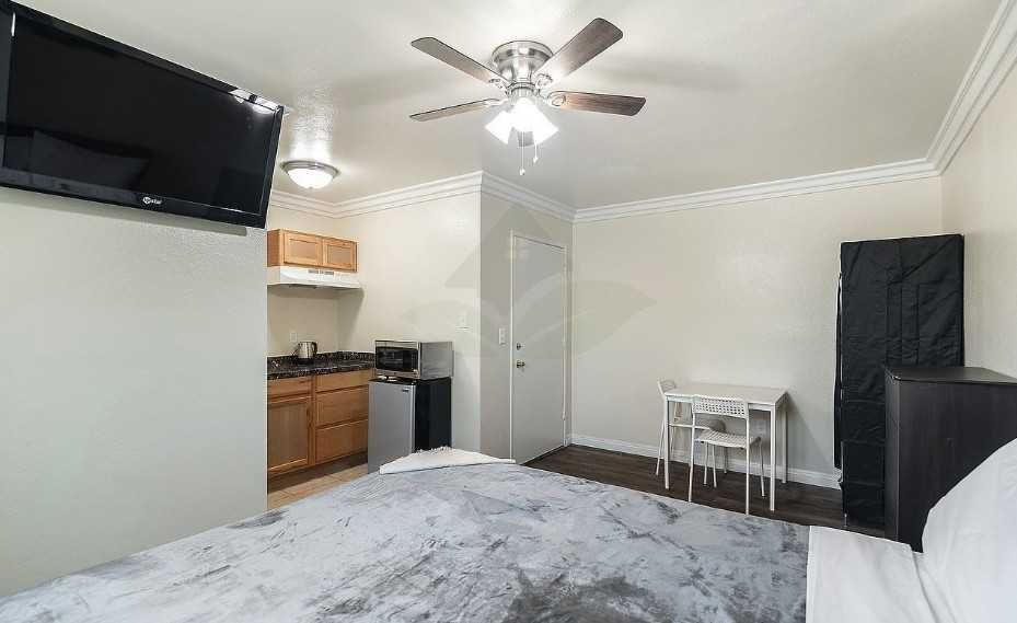 Дава се под наем Двустаен апартамент в Пловдив, Тракия - 70 кв.м за 318.75 € - Снимка #1