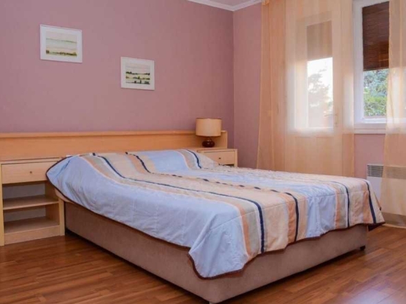 Дава се под наем Двустаен апартамент в Бургас, Крайморие - 50 кв.м за 229.5 € - Снимка #1