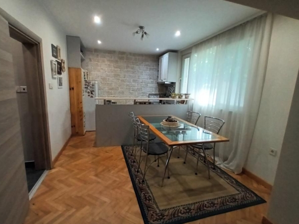 Дава се под наем Четиристаен апартамент в Пловдив, Кършияка - 100 кв.м за 714 € - Снимка #1