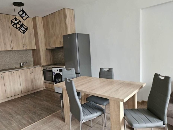Дава се под наем Тристаен апартамент в Пловдив, Мараша - 80 кв.м за 612 € - Снимка #1