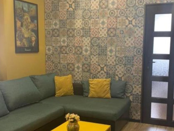 Дава се под наем Двустаен апартамент в Пловдив, Център - 80 кв.м за 56.1 € - Снимка #1